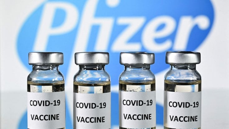 Vaccino Pfizer effetti collaterali: documentazione FDA attesta 160mila casi di reazioni avverse